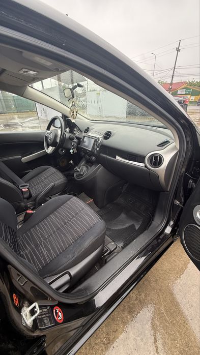 Vand mazda 2 1.3 benzina
