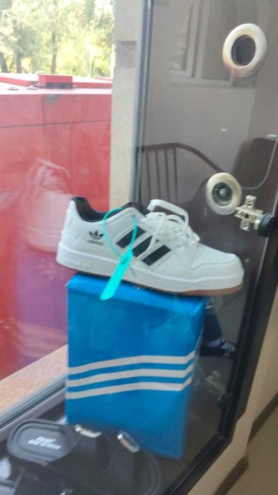 кроссовки adidas