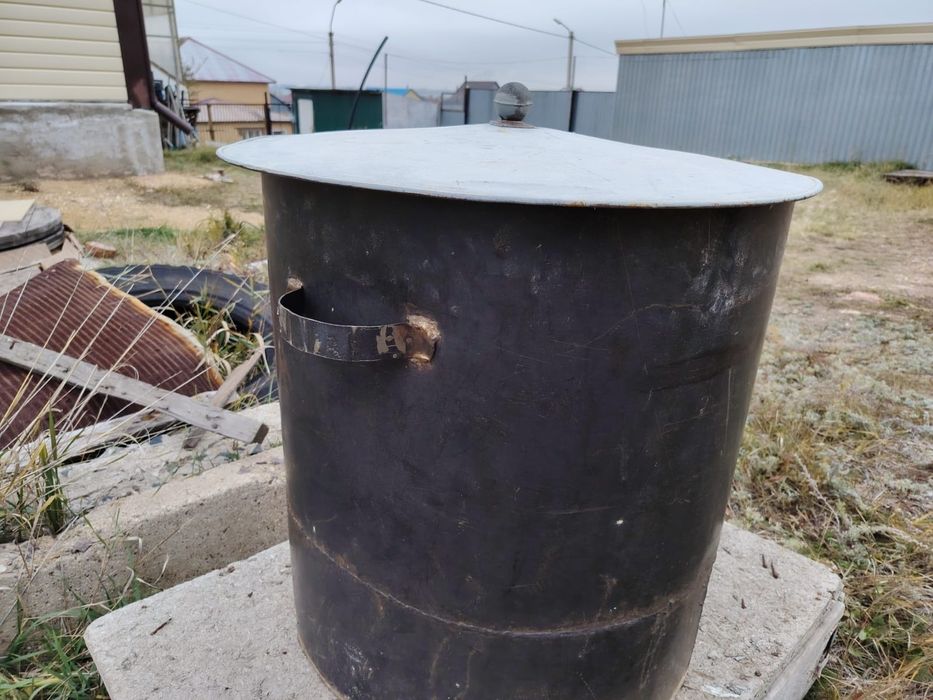 Продам  металлическую ёмкость