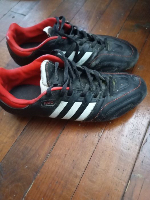 Футболни обувки (бутонки)