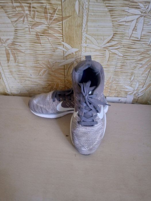 Продам кроссовки