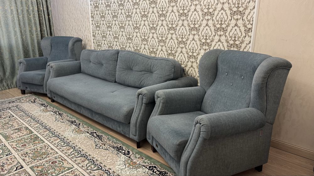 Продам диван с креслами