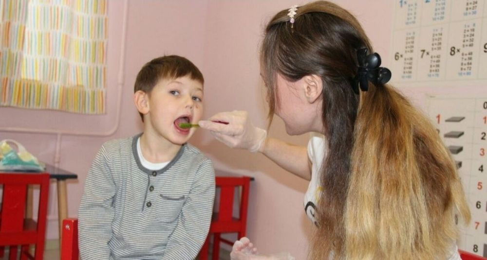 Консультация логопеда / дефектолога / эксперта по речи.