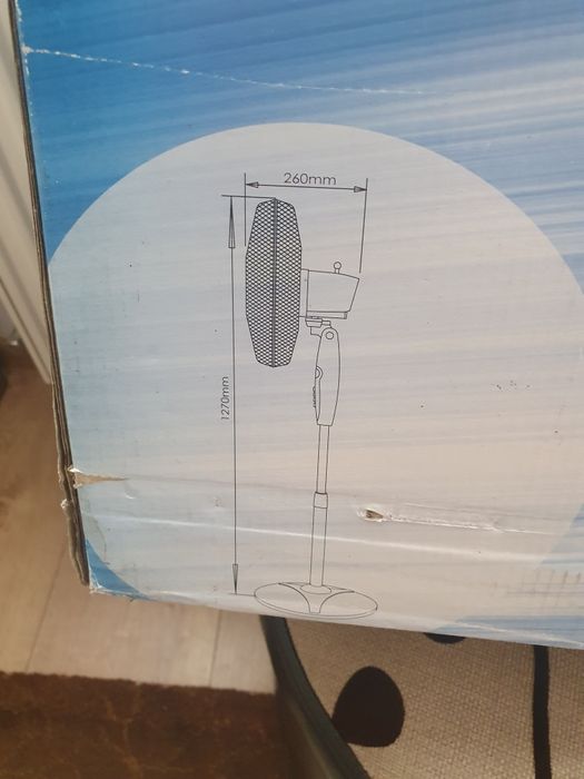 Ventilator cu picior reglabil și telecomandă