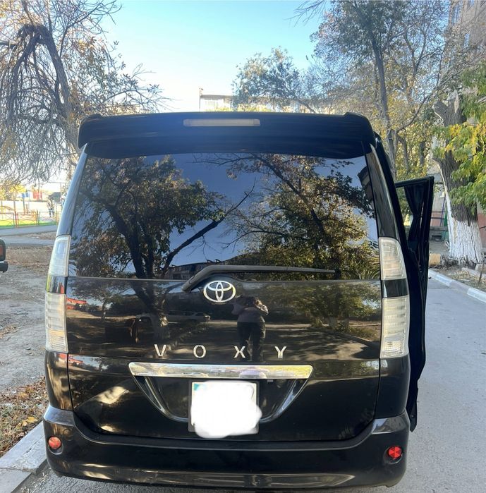 Продам автомобиль voxy минивэн
