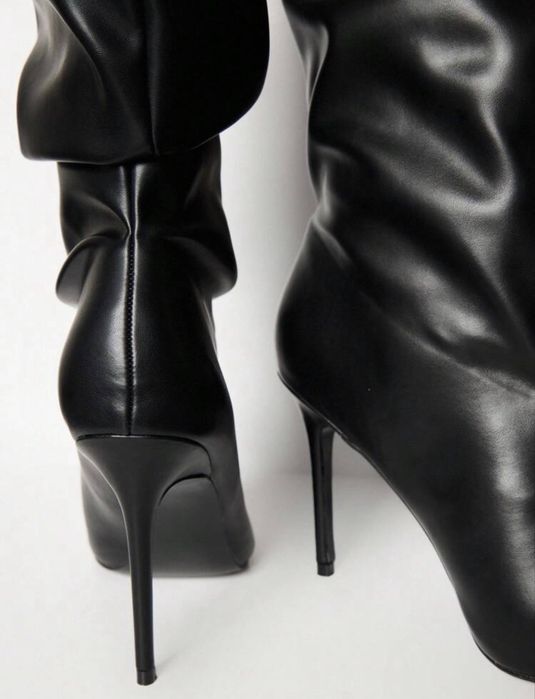 Дамски ботуши на висок ток,не са обувани