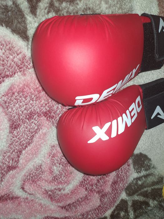 красные перчатки для каратэ