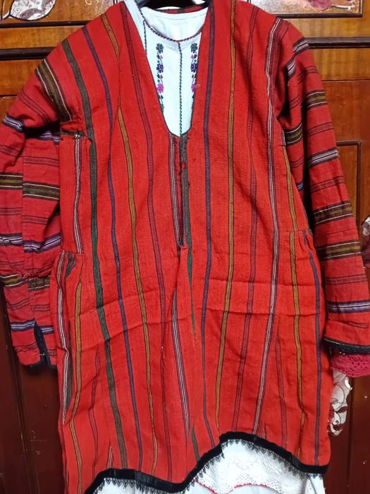 Дамски  ризи за носия,пищимал и елеци за  носия