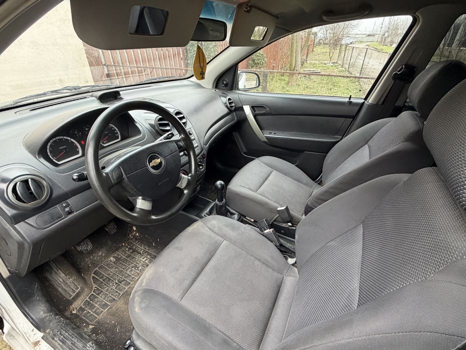 Vând Chevrolet Aveo