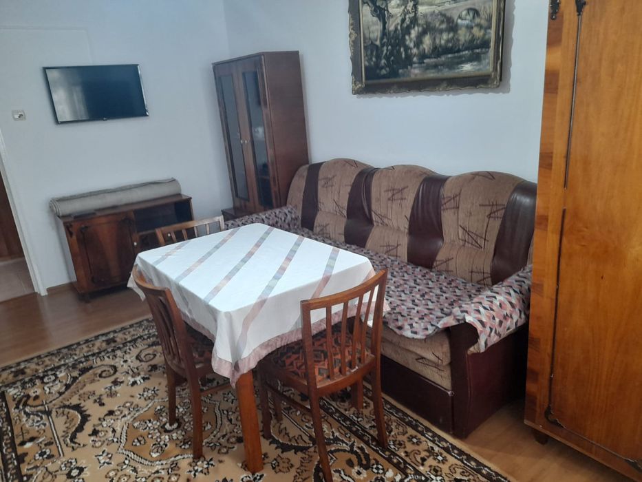 Inchiriez apartament cu 3 camere
