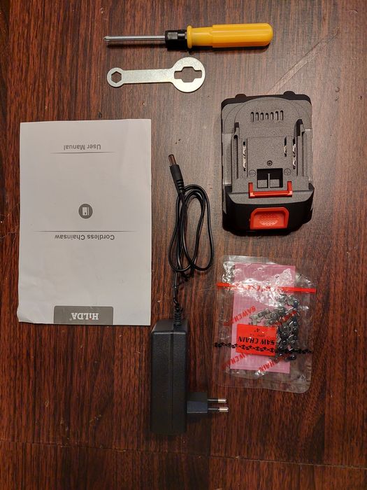 Мини трион безкабелен с две батерии