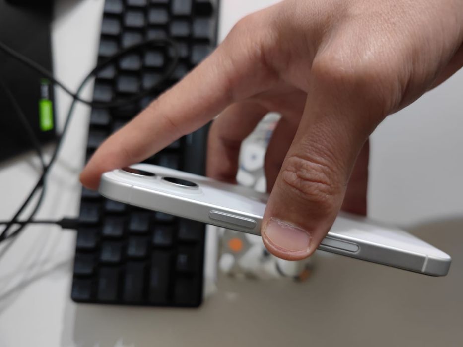 Продам Iphone 16 128gb в идеале