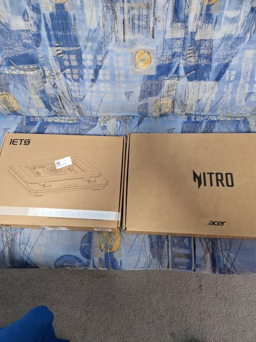Продавам acer nitro lite 16 в комплект с охлаждаща подложка iets gt300b1 с  включен usb  hub на задня  панел!!!