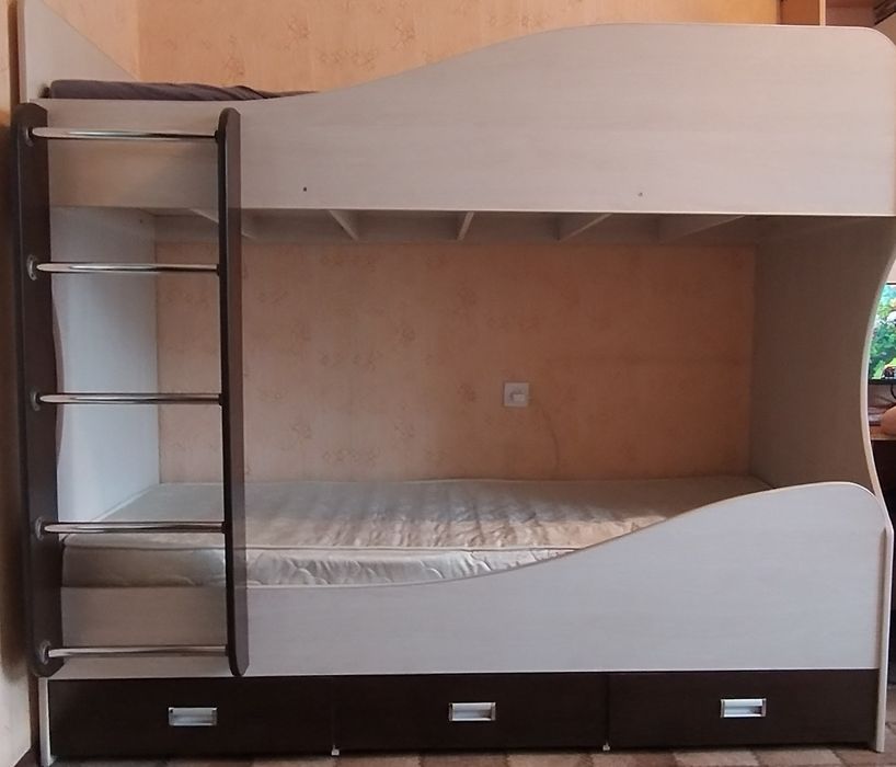 Двухъярусная кровать