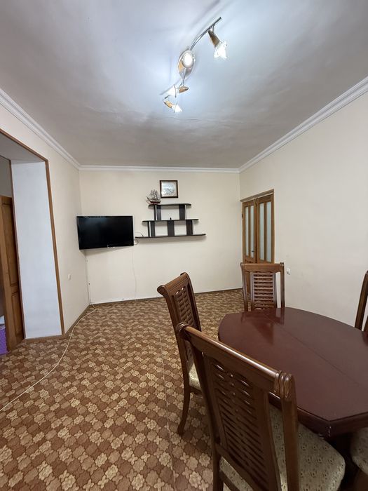 Стол со стульями