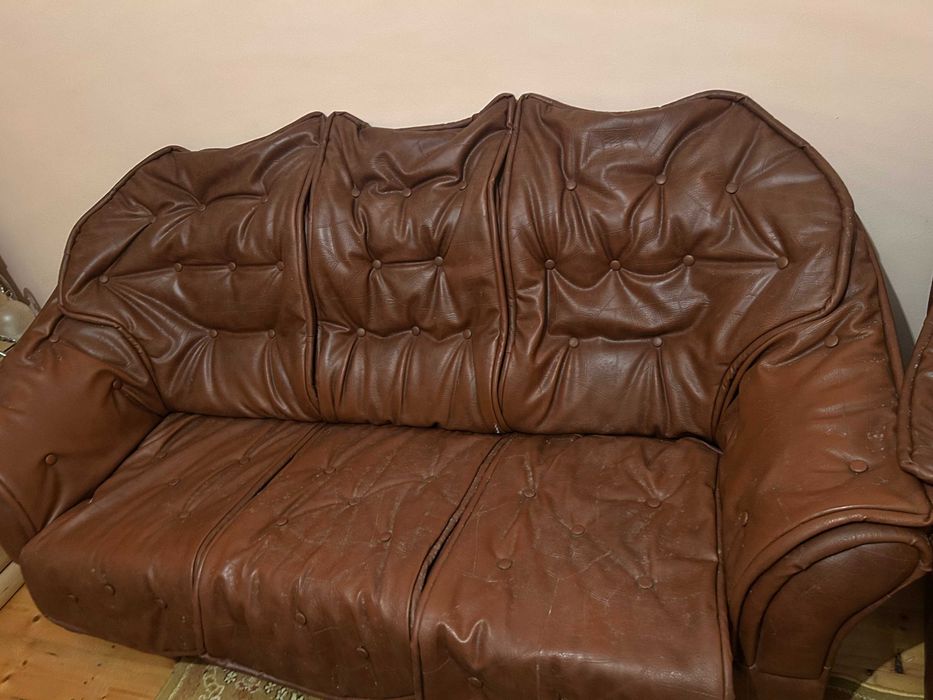 Vand canapea extensibila cu 2 fotolii model deosebit