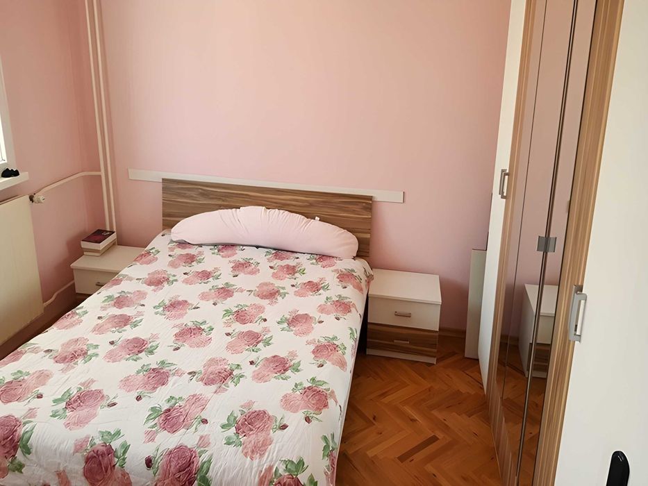 Обзаведена гарсониера Надежда 1 до метро
