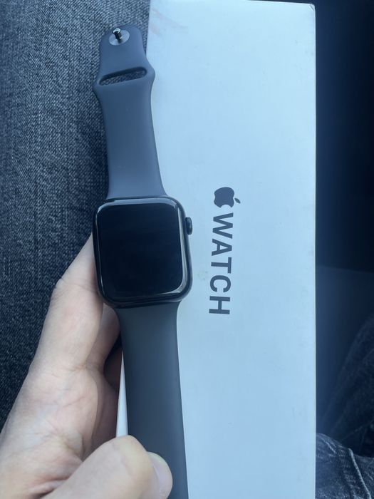 Срочно Продам часы Apple Watch SE gen2 2024