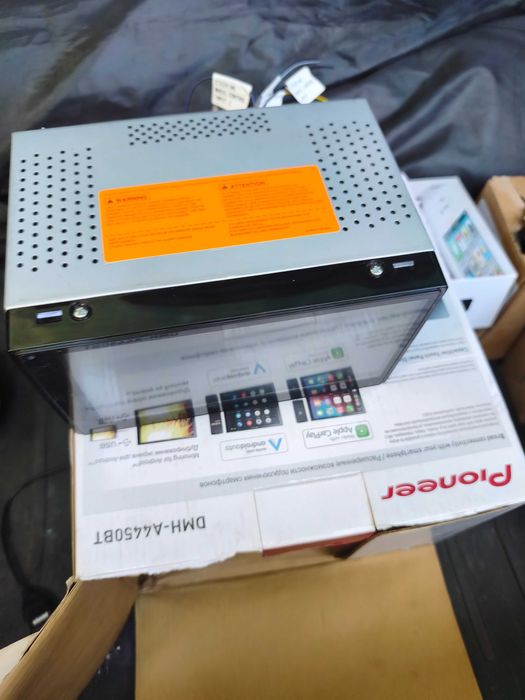 Автомагнитола pioneer DMH-A4450BT , работает не работает не знаю