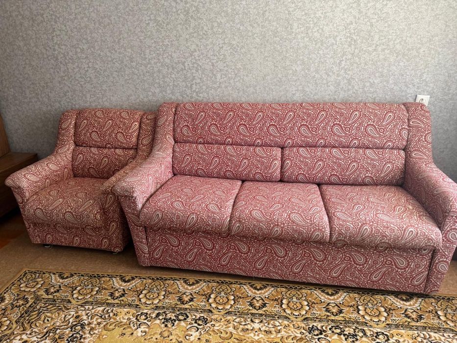 Продам диван и два кресла