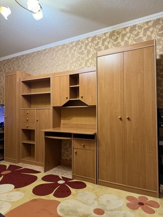 Продам стенку. В детскую.