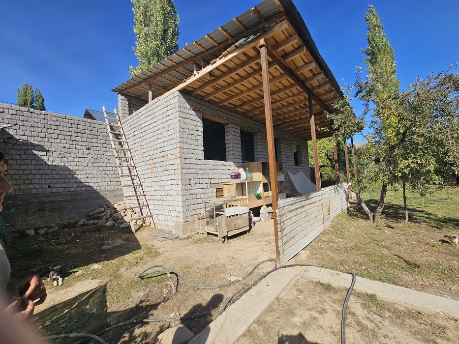 Sijjak qishlog'ida 8 sotik yer sotiladi