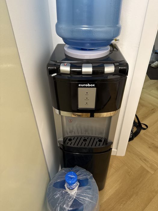 Диспенсер для воды, бутыли 19 л