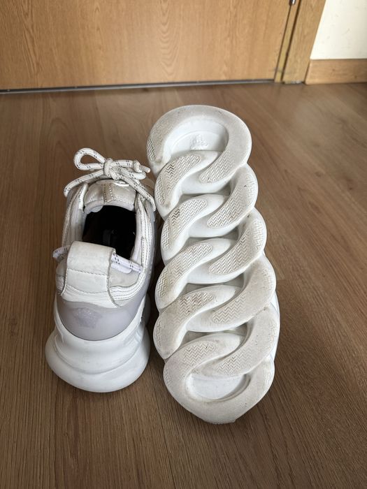 Versace chain reaction