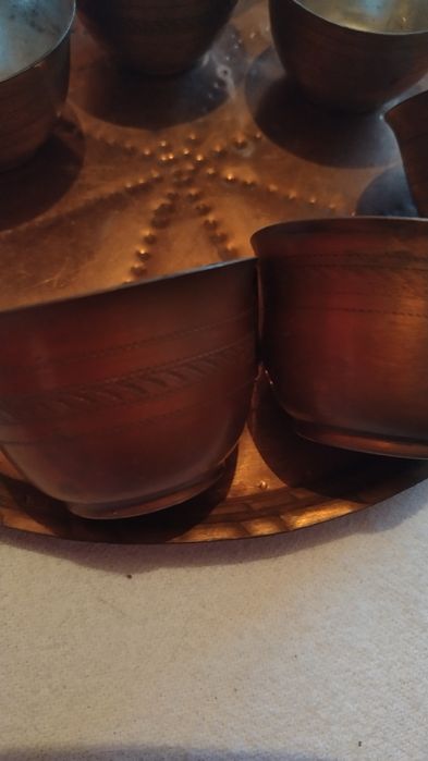 Продавам стар меден поднос с чаши и други неща