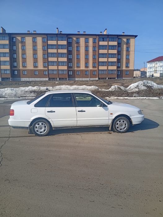 Машина Volkswagen Passat B4