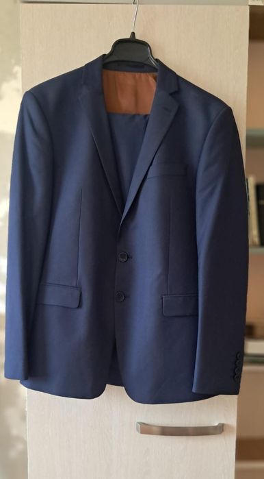 Продаётся костюм