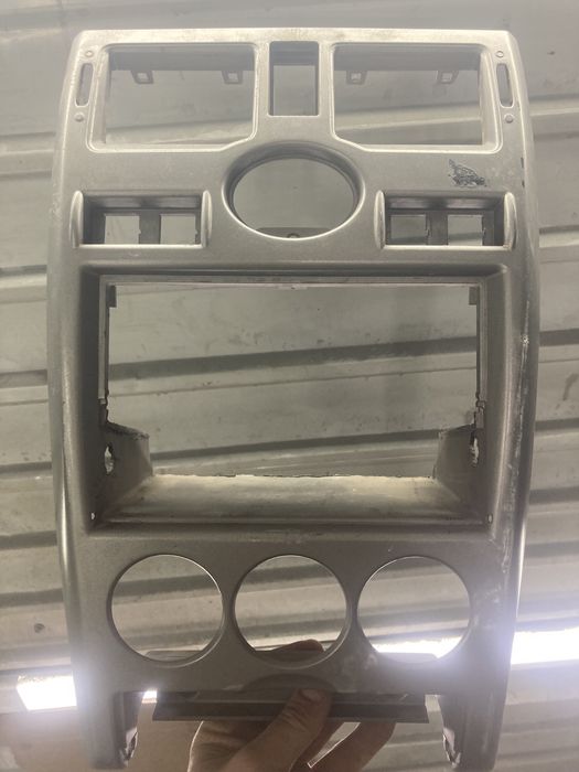 Панель под магнитолу