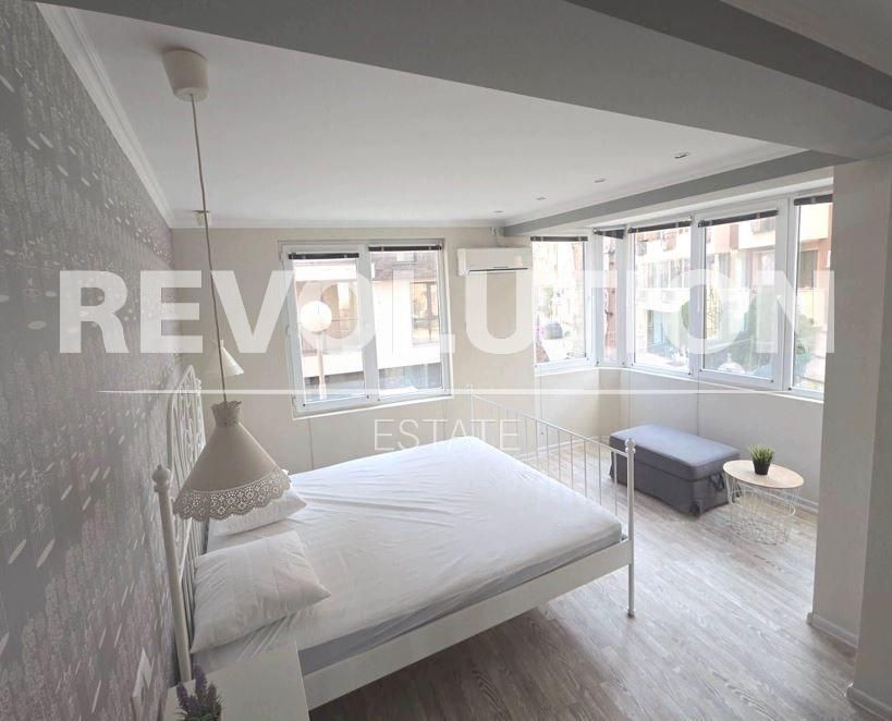 Тристаен апартамент  в гр.Варна, Гръцка махала!