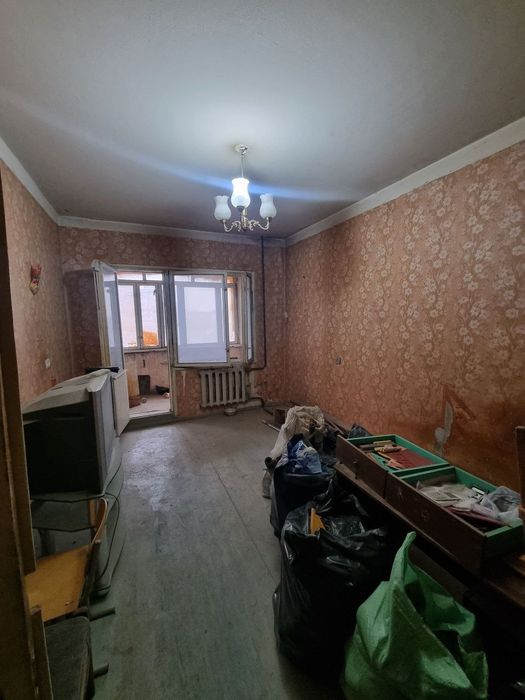 Продам Спутник-16 2ком 5этаж 9этажки без ремонта с лифтовой перегородк