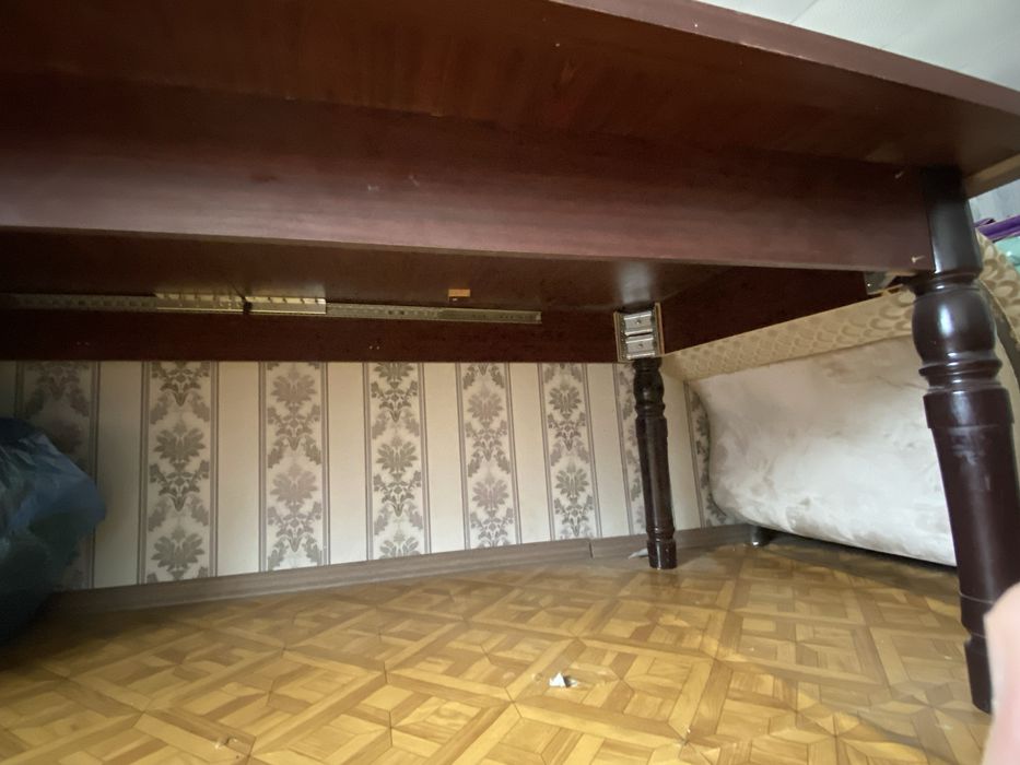 Стол для гостиной