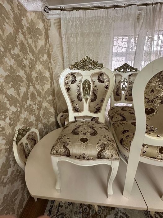 Стол со стульями