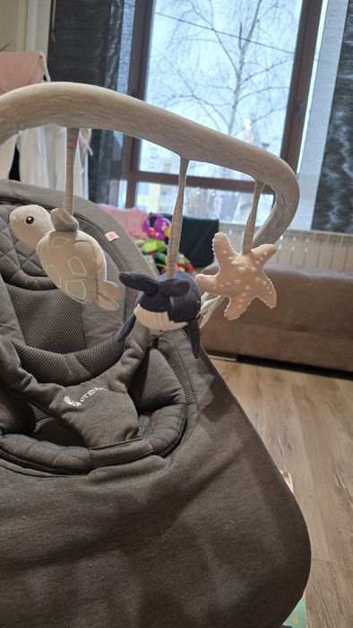 Ergobaby Бебешки шезлонг 3в1 Evolve Charcoal Grey