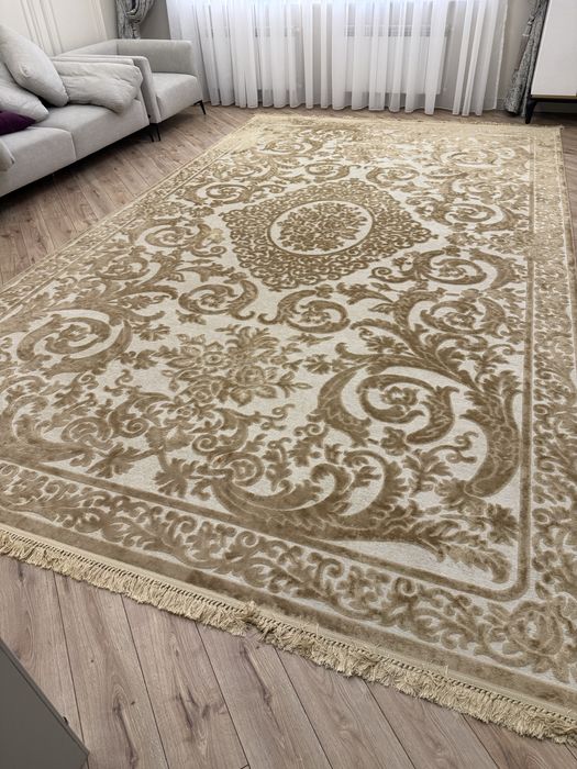 Продам ковер в хорошем состоянии.