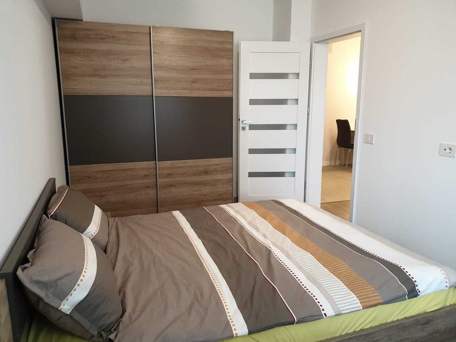Vând apartament cu 2 camere bloc nou cu loc de parcare