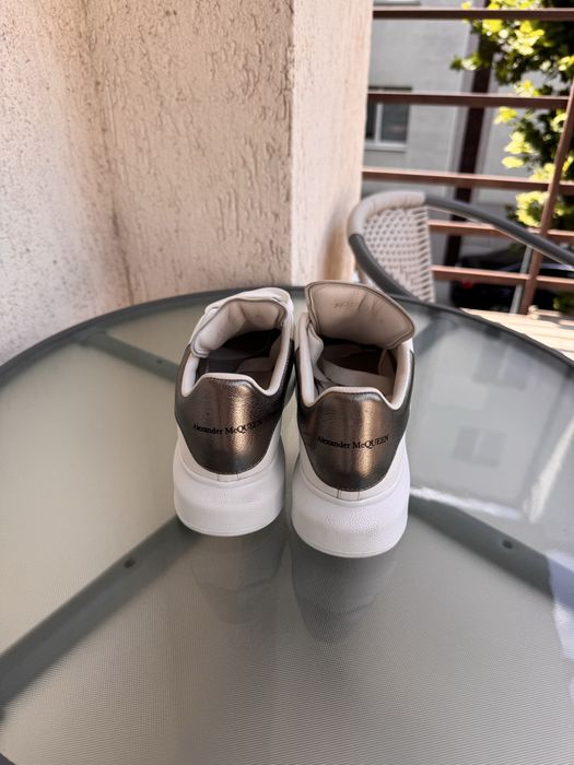 Vand adidasi Alexander McQueen
