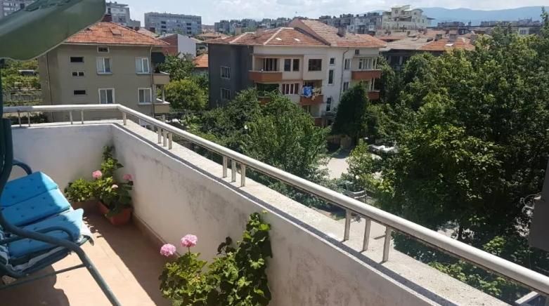 Дава се под наем Тристаен апартамент в Пловдив, Кючук Париж - 110 кв.м за 475 € - Снимка #6