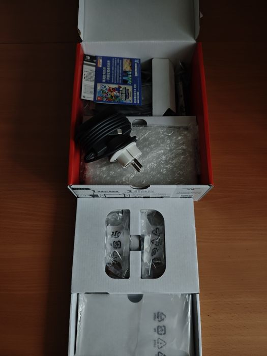Продам Nintendo switch oled 128gb + чехлы