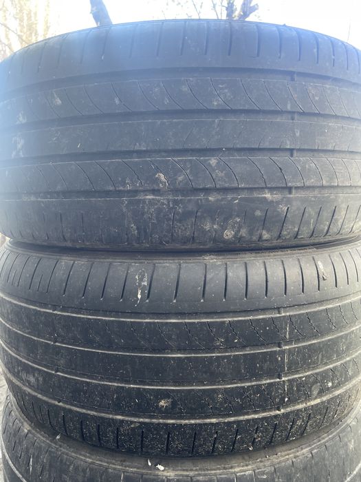 Продам резину 235/45/18