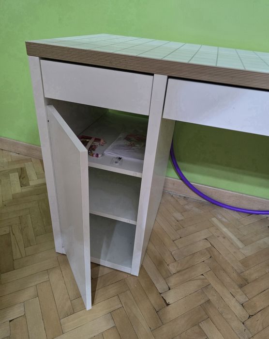 Бяло бюро от IKEA