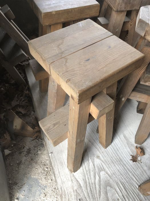 Дървени маси и столове