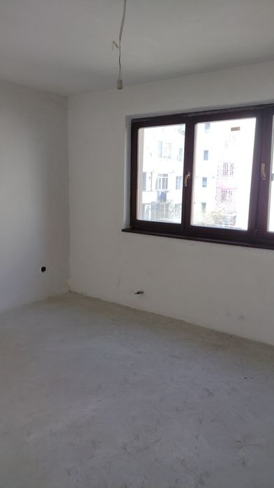 Vând apartament 3 camere