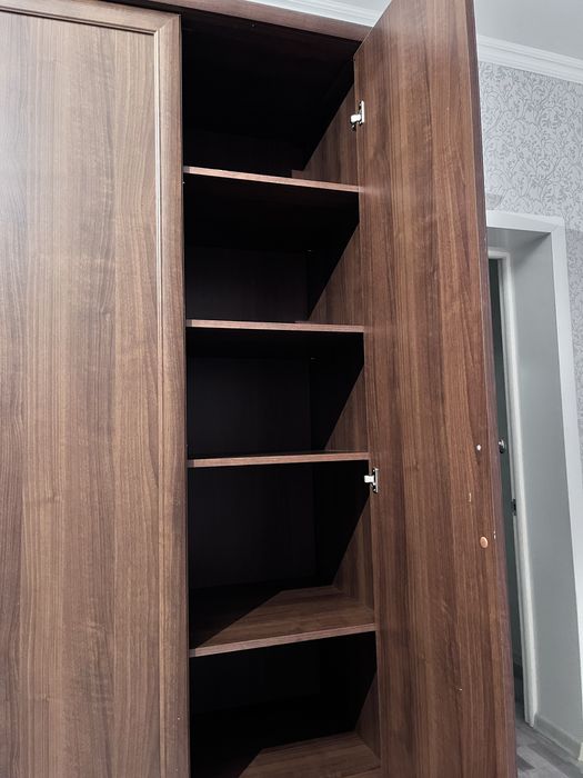 Шифоньер деревянный