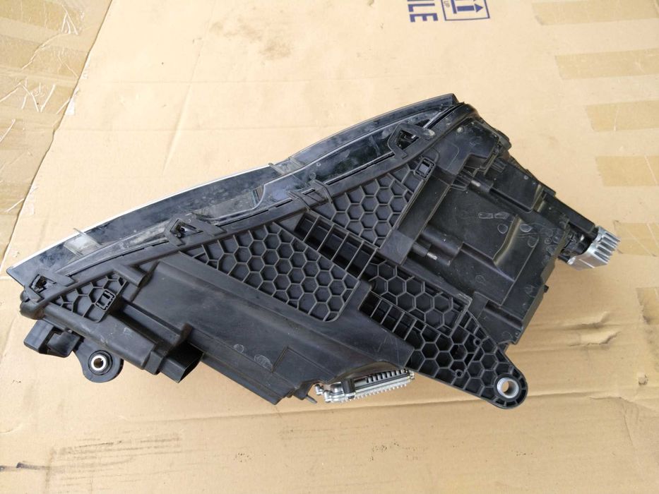 Ляв фар за Skoda Superb III 3V 2023 година.