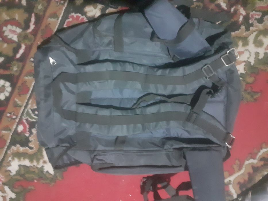 Продаёться походный рюкзак в горы.