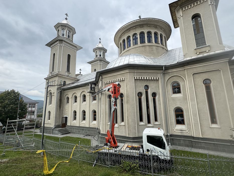 Montaj jgheaburi , burlane , opritori zapada si tepi anti porumbei
